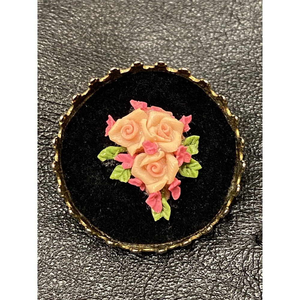 VINTAGE GOLD TONE SOFT PINK CERAMIC ROSES BASE VELVET BROOCH/PIN MADE IN SPAIN